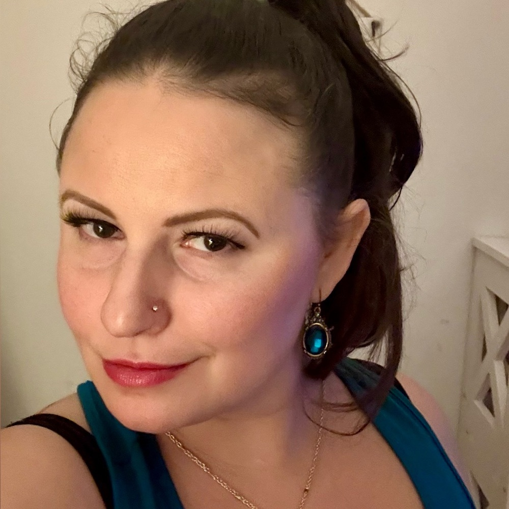 Meet your Posher, Liz